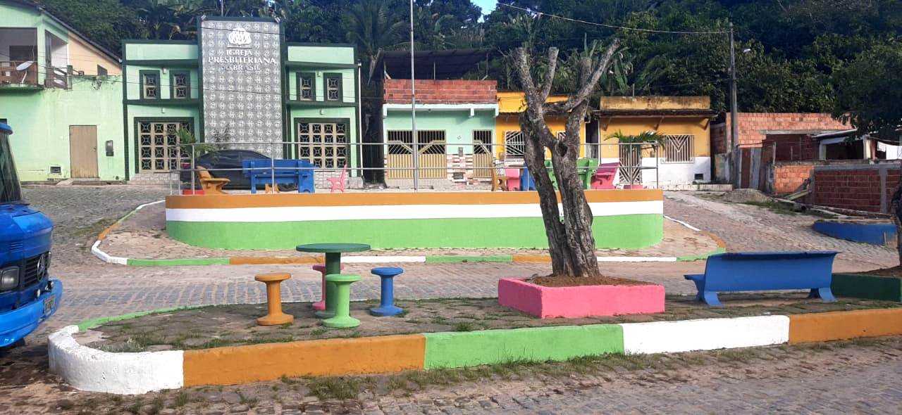 Camacã: Nova praça construída em Leoventura chama atenção dos moradores
